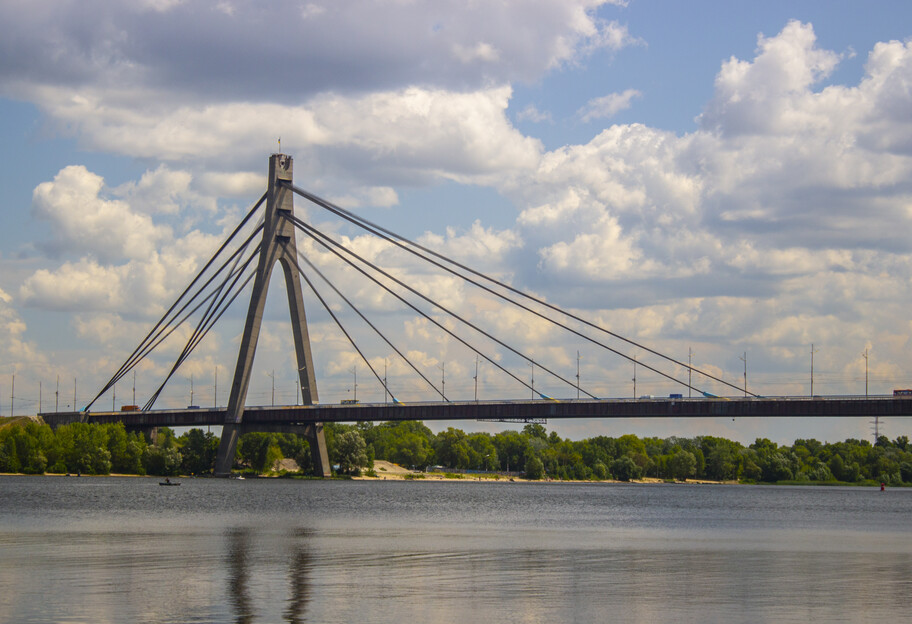 Замінування Північного моста у Києві - знайшли чоловіка, який передав неправдиве повідомлення - фото 1