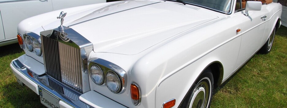 В Киеве показали роскошный кабриолет Rolls-Royce (фото)