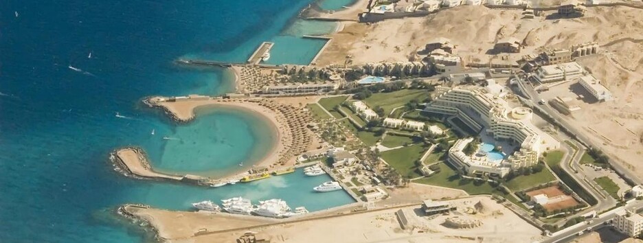 У Єгипті послаблять карантин і вакцинують всіх жителів двох курортів