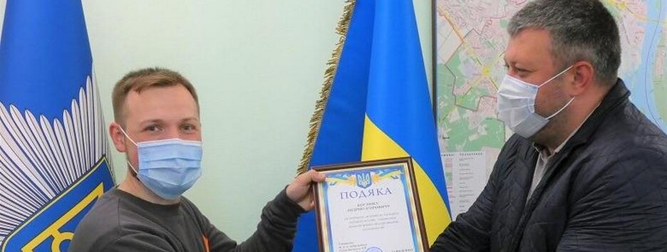 Киевлянин задержал преступника, ограбившего пенсионерку, и получил за это награду