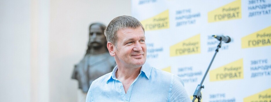 Депутат развлекался во время принятия законов и попался на камеру