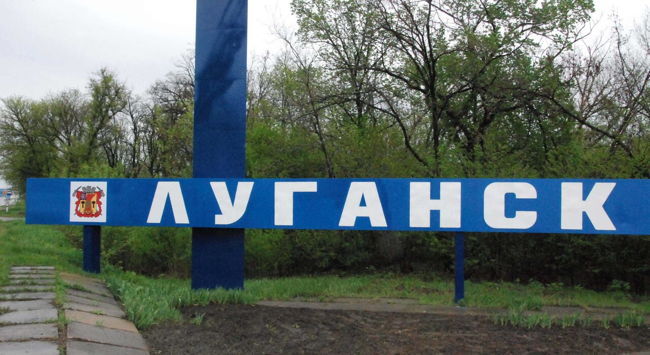 Врачи без опыта и лекарства втридорога: во что превратилась медицина в оккупированном Луганске