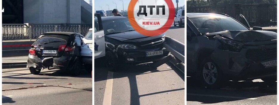 У Києві сталася потрійна ДТП, від удару автомобіль врізався у відбійник (фото)