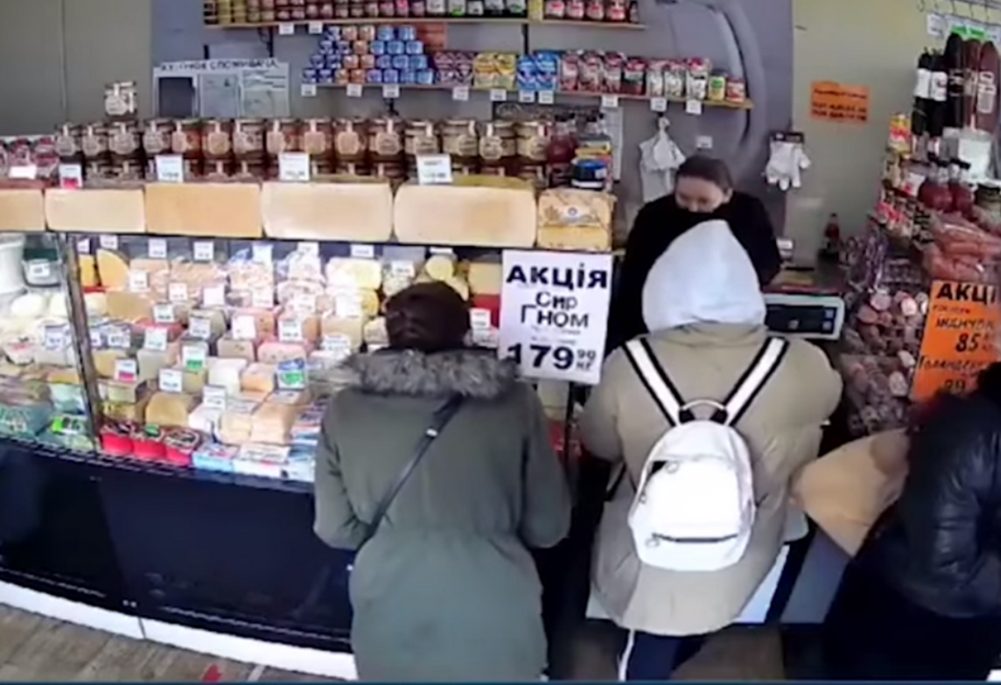 Как воровки работают в магазинах – их сняли на видео в Киеве - фото 1