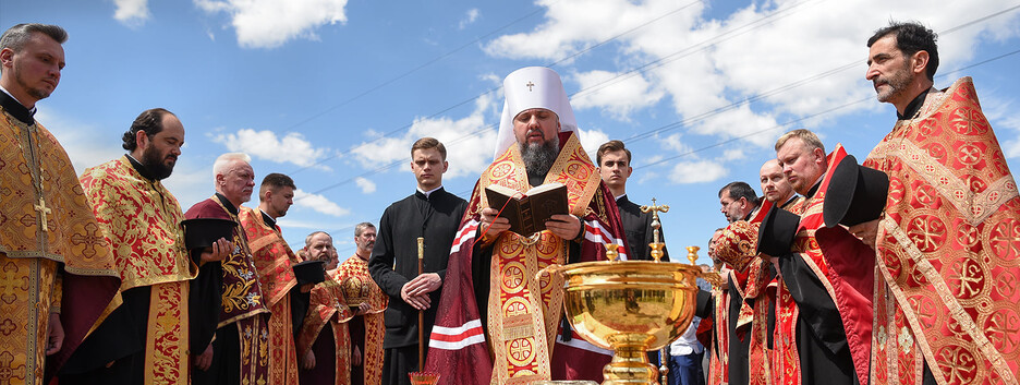 У Києві побудують храм на честь українського святого: Єпіфаній освятив хрест (фото)