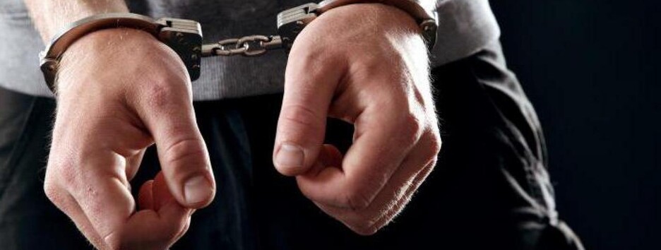 Выносил из дома бытовую технику: в Киеве очевидцы задержали вора (фото)