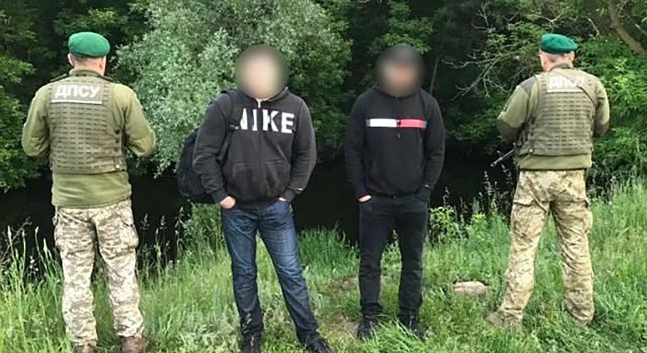 Двое россиян переплыли Ворсклу, чтобы добраться Одессы (видео) фото
