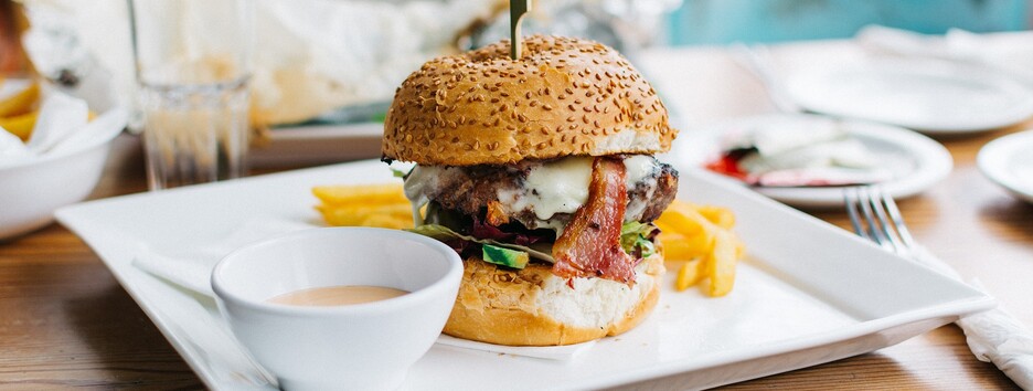 Їжа, яка сповільнює метаболізм: експерти розповіли, від чого варто відмовитися