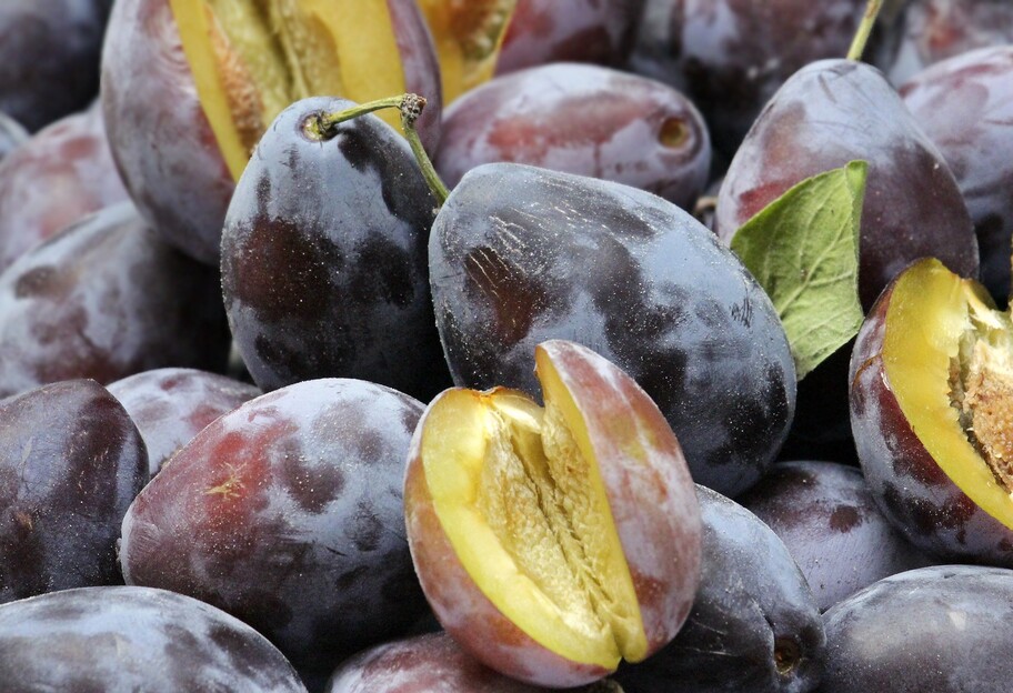 Які фрукти небезпечні для здоров'я - отруйні речовини в кісточках - фото 1