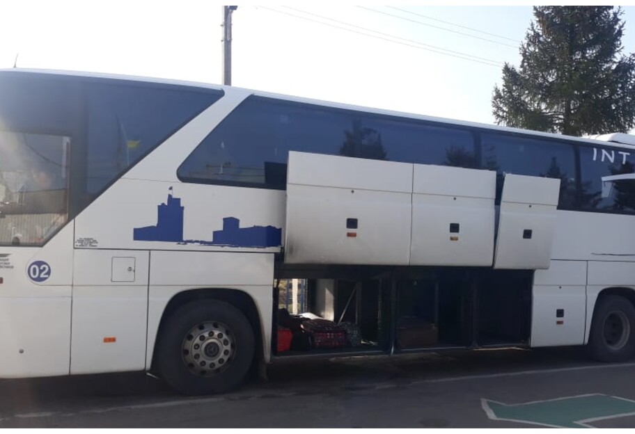 ДТП під Києвом - на Житомирській трасі автобус врізався у вантажівку - фото 1