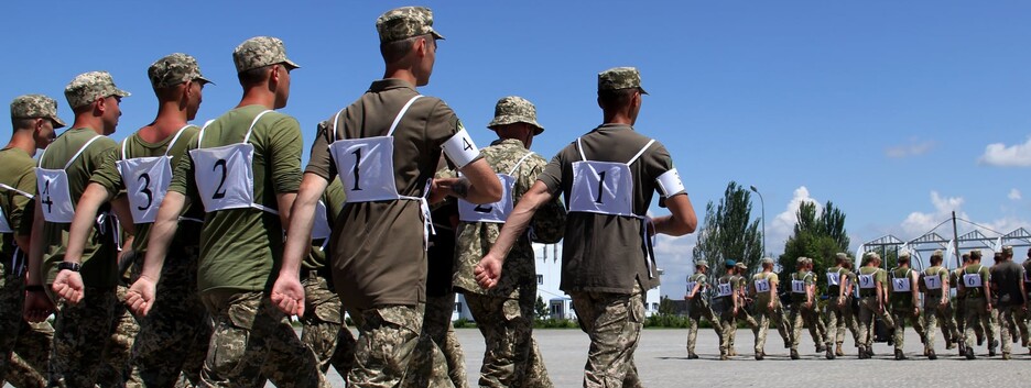 Солдаты уже репетируют парад в честь 30-летия независимости Украины (фото)