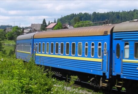 Пассажир поезда «Рахов-Киев» умер после падения с полки