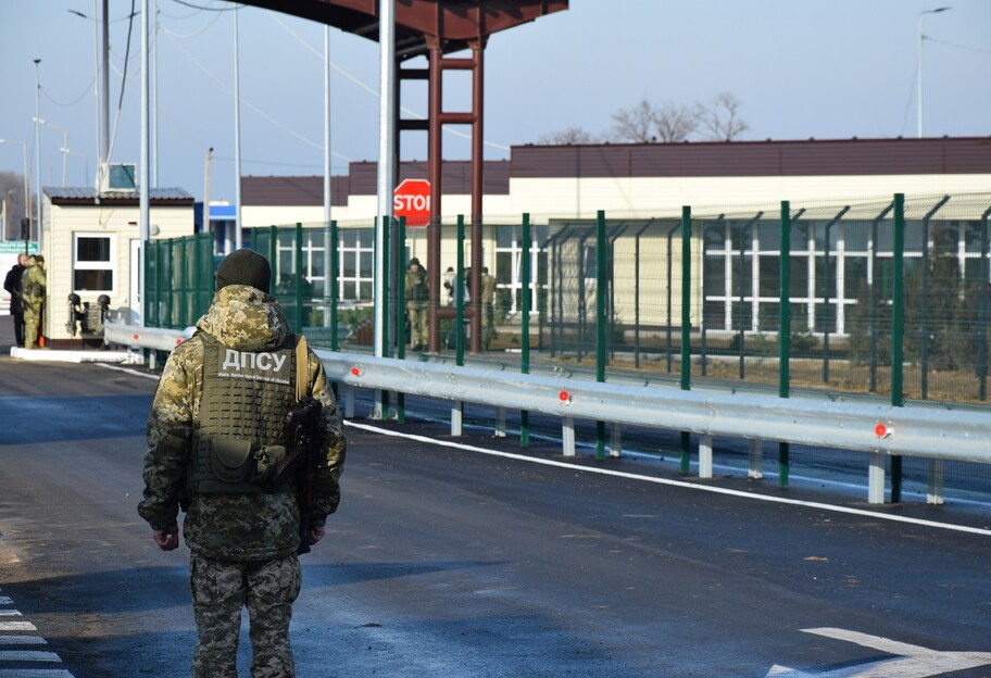 Збитки державі - на адмінкордоні з окупованих Кримом затримали українця - фото 1