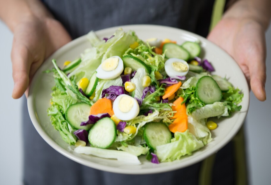 Що приготувати на вечерю – рецепт корисного і смачного салату - фото 1