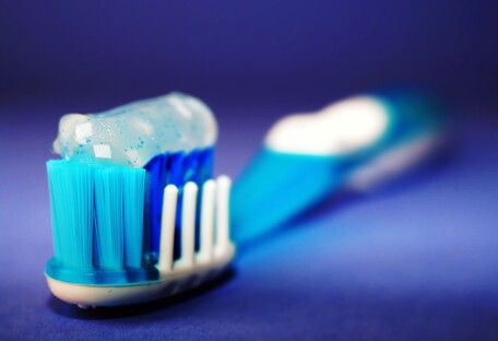 Їсти чи не їсти: чи шкідлива зубна паста насправді і що варто знати батькам