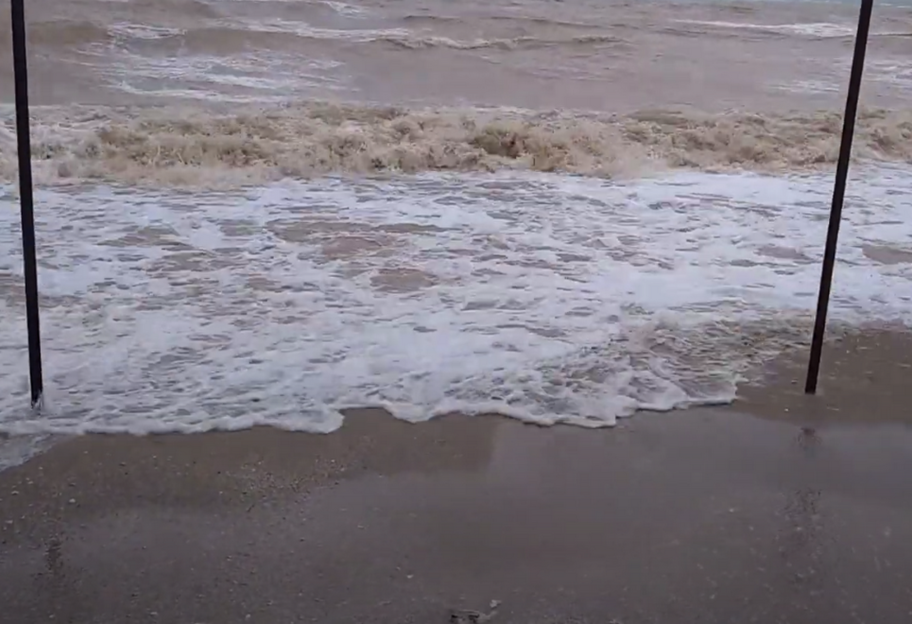 Потоп в Кирилловке и Бердянске – затопило базы отдыха у моря – видео - фото 1