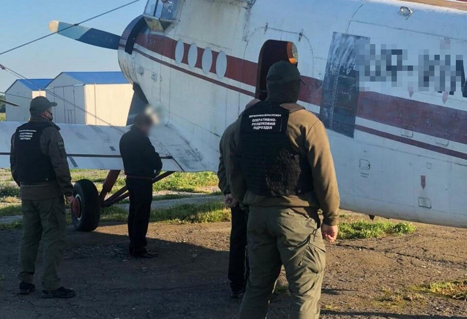 Пограничники задержали самолет из Румынии – он незаконно пересек границу – видео - фото 1
