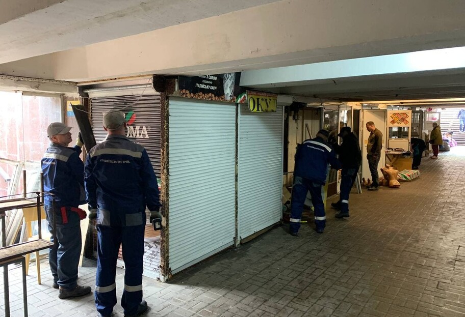 МАФы в подземных переходах Киева заменила стихийная торговля – фото - фото 1