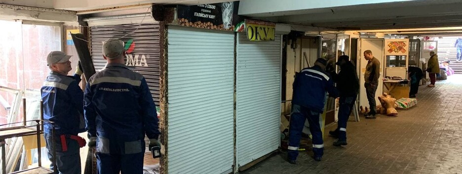 У Києві на місцях знесених МАФів утворилася стихійна торгівля (фото)