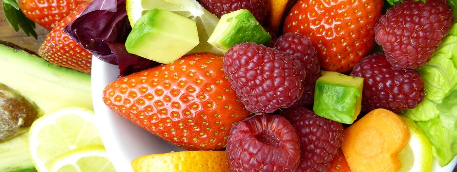 Лікар назвала найкорисніші овочі, фрукти та ягоду, які слід вживати літом