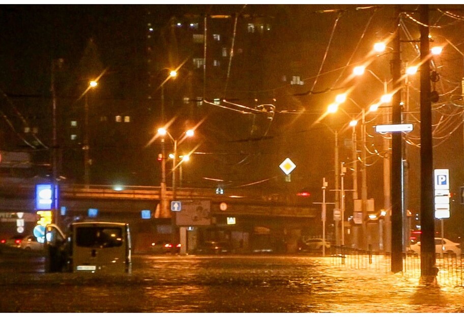 Дощі в Україні - у трьох областях і Криму зливи затопили міста - фото і відео - фото 1