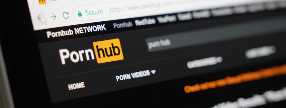 Скандал з Pornhub: жінки масово будуть судитися з компанією