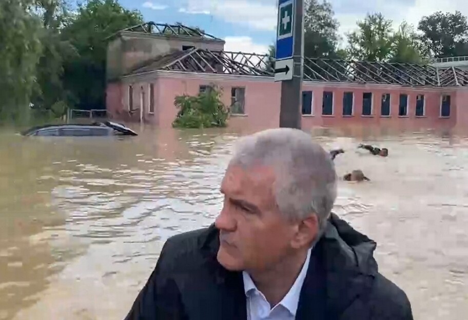 Керчь затопило – Аксенов на лодке, а спасатели плывут по улицам – видео - фото 1