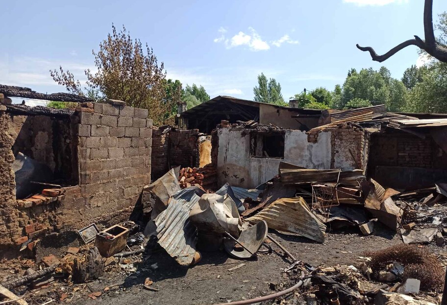Пожежа на Закарпатті - у ромському таборі без даху над головою залилишось 15 людей - фото, відео - фото 1