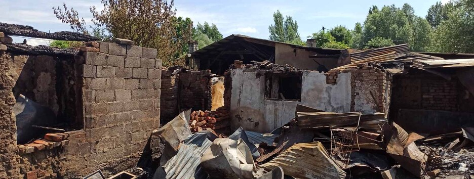 На Закарпатье в ромском лагере сгорели пять домов (фото, видео)