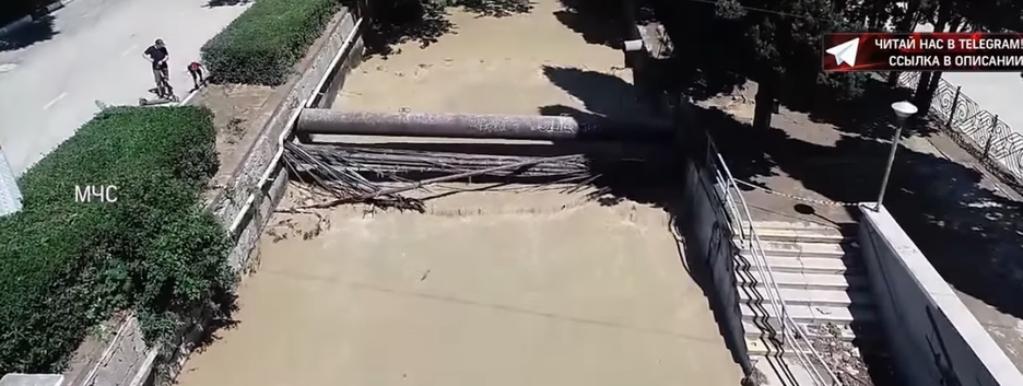 Показали, як тимчасово окупована Ялта оговтується після масштабного потопу (відео)