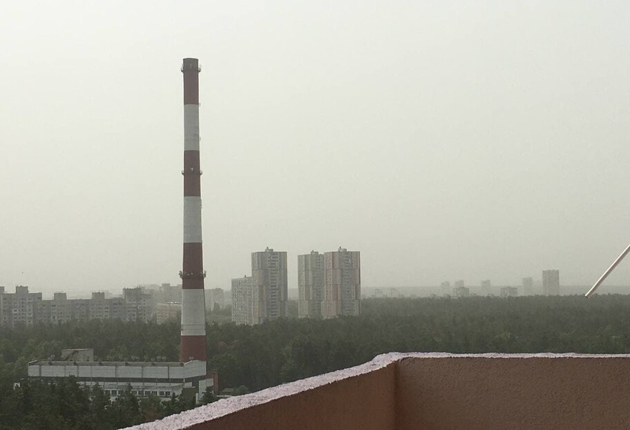 Смог и пылевая буря в Киеве - фото и видео явления 22 июня - фото 1