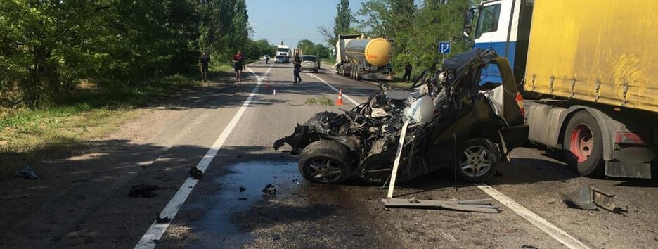 Семья ехала на отдых в Коблево и попала в ДТП – двое погибли (фото)