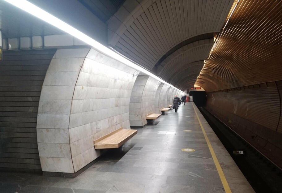 Бійка у метро Києва - п'яний чоловік накинувся на пасажира - відео - фото 1