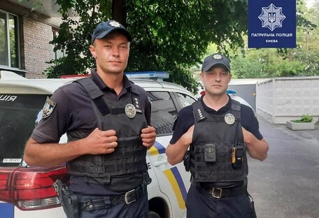 В Киеве полицейские спасли 17-летнего парня, который порезал себя ножом 