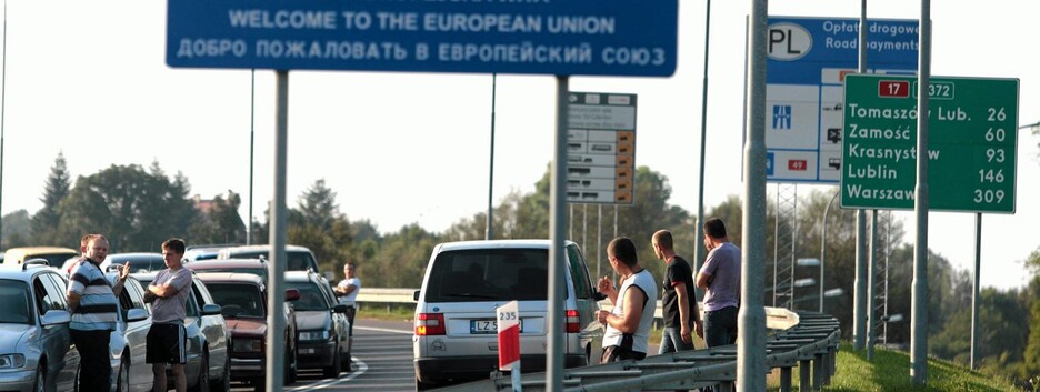 Польща раптово змінила правила в'їзду: тисячі заробітчан опинилися на карантині