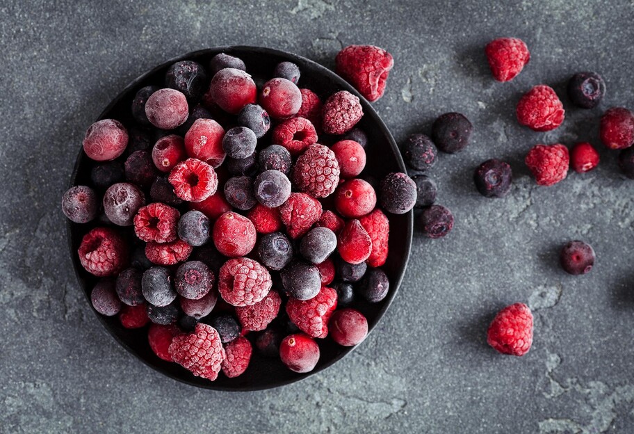Як заморозити полуницю, черешню, вишні, смородину, малину та інші ягоди - поради - фото 1