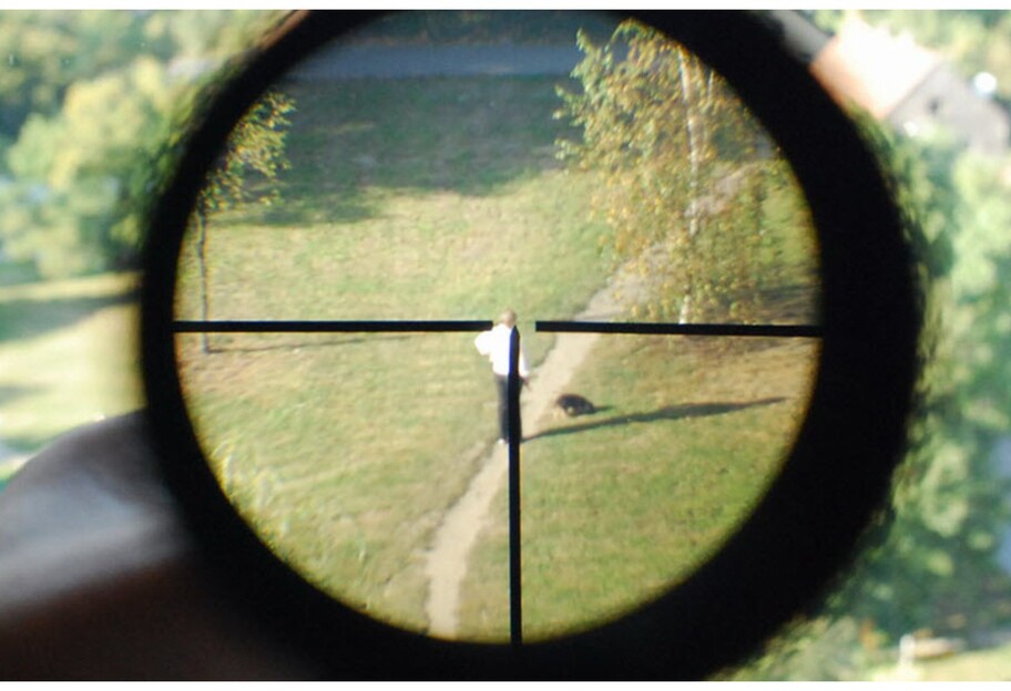 Стріляв з вікна - в Києві затримано чоловіка, який вів вогонь з гвинтівки - відео - фото 1