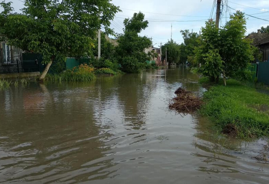 Злива на Одещині залишила одне з міст без світла і води - фото - фото 1