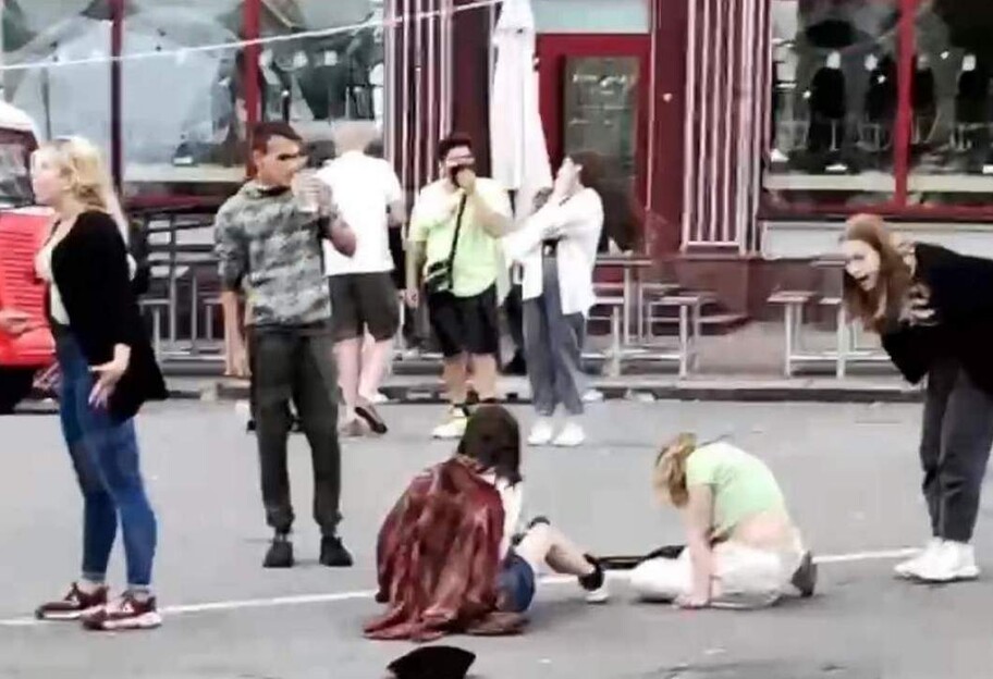 Подростки подрались на Контрактовой площади в Киеве - видео - фото 1