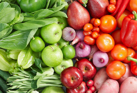 Как цвет фруктов и овощей связан с их пользой: врач объяснила на примерах