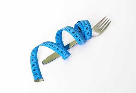 Переривчасте голодування або ліміт калорій: лікарі розповіли, що краще для схуднення