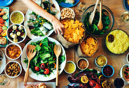 Не їсти після шести: дієтолог викрила міфи про здорове харчування