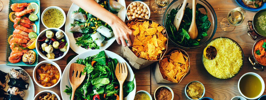 Не їсти після шести: дієтолог викрила міфи про здорове харчування