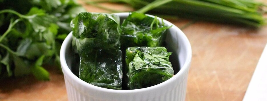 Хозяйке на заметку: как заморозить зелень на зиму, чтобы осталась вкусной