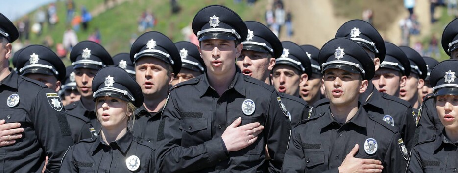 Служить и защищать: лучшие поздравления для настоящих полицейских