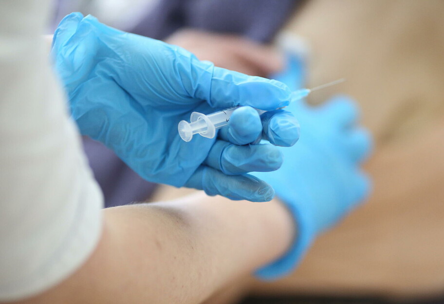 Вакцинация от COVID-19 - в Винницкой области после прививки от коронавируса умер мужчина - фото 1