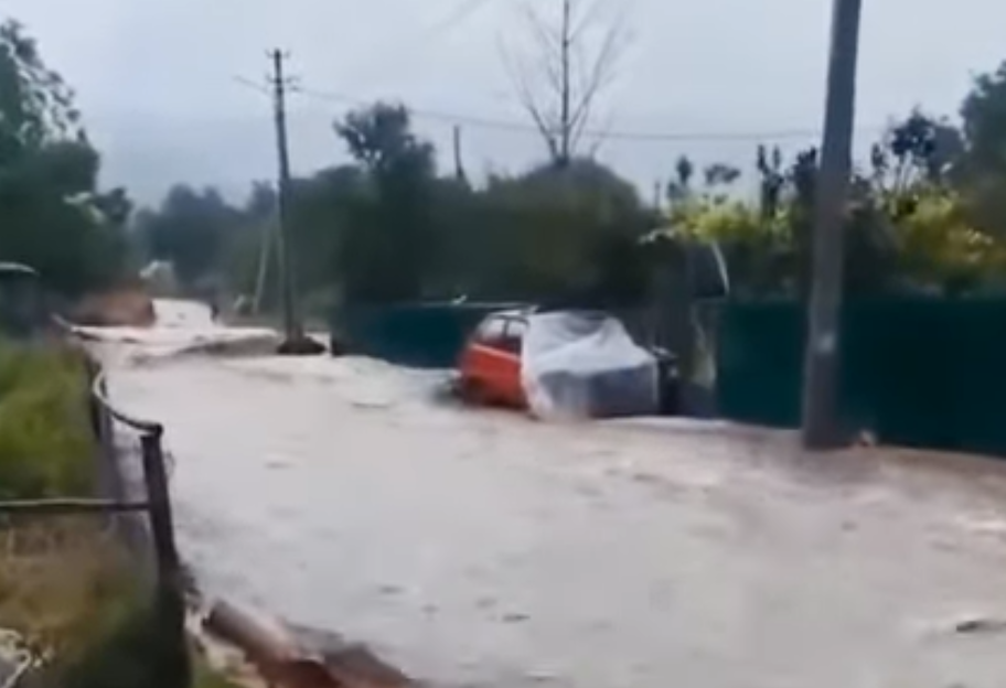 Крим знову затоплює - з берегів вийшли три річки - відео - фото 1