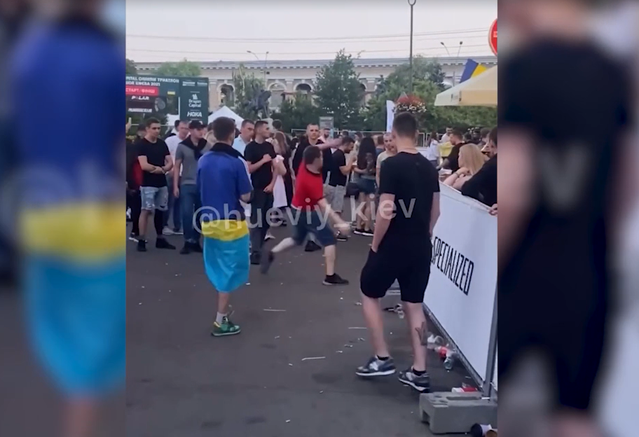 Массовая драка произошла в Киеве 4 июля - есть пострадавшие - видео - фото 1
