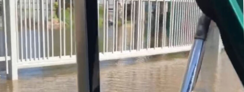 Улицы популярного курорта затопило после дождя (фото, видео)