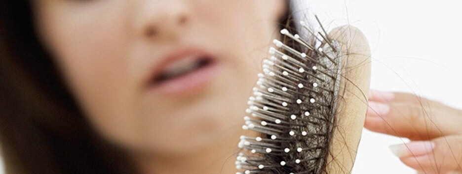 Диетолог назвала главные причины выпадения волос